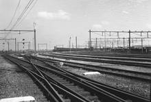 837251 Gezicht op het rangeerterrein Watergraafsmeer te Amsterdam.